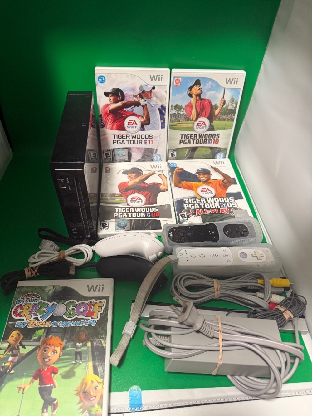 Nintendo Wii Tiger Woods Golf Bundle